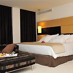 Ξενοδοχείο Axis Porto Business & 4*