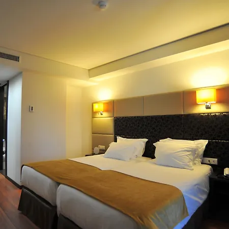 Axis Porto Business &