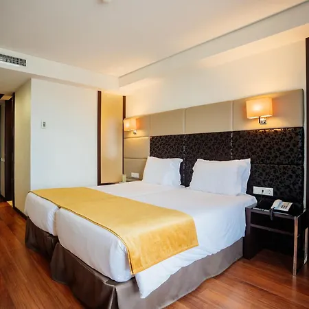 Axis Porto Business & 4*