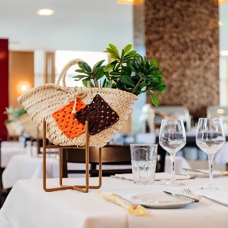 Axis Porto Business & Hotel 4*