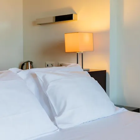 Axis Porto Business & 4*