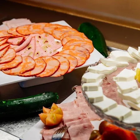 Axis Porto Business & 4*