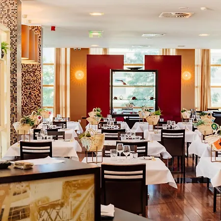 Axis Porto Business & Hotel 4*