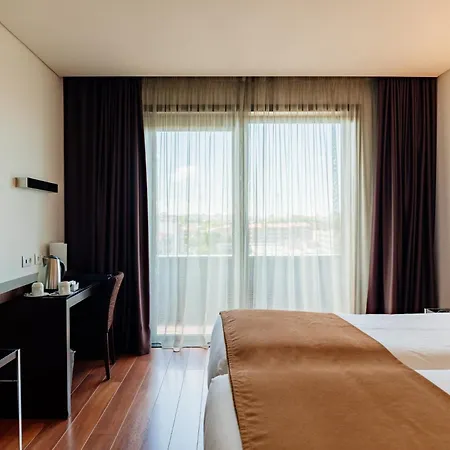 Axis Porto Business & Hotel 4*