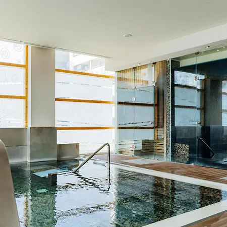 Axis Porto Business & Hotel