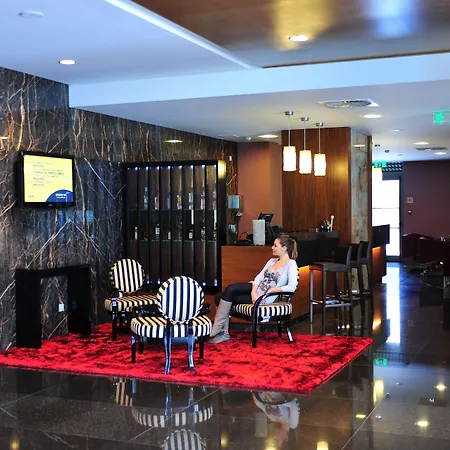 Axis Porto Business & Hotel 4*