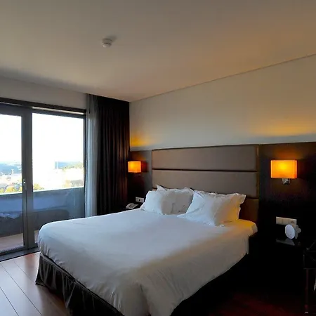 Axis Porto Business & Hotel 4*