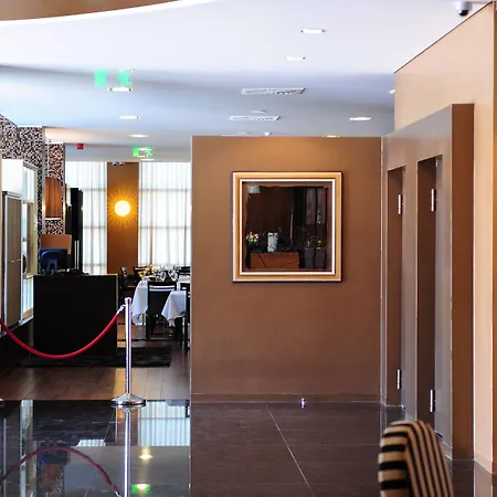 Axis Porto Business & Hotel 4*