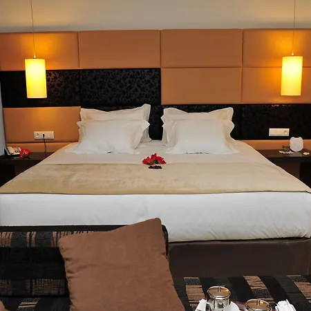 Axis Porto Business & 4* Pedroucos (Porto)