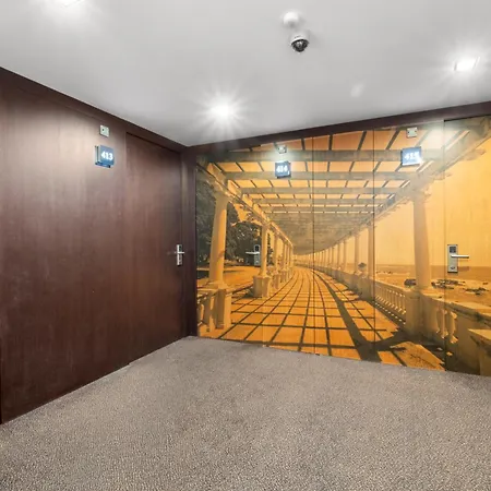 Axis Porto Business & 4*
