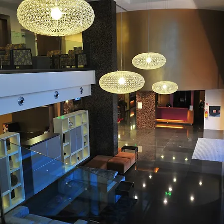Axis Porto Business & 4*
