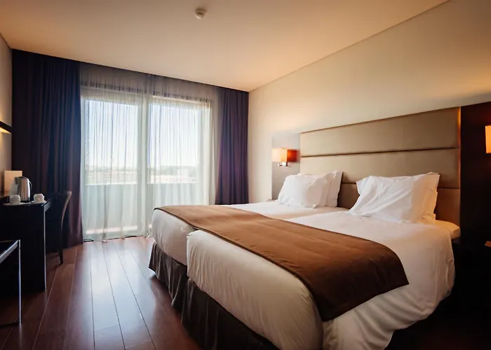 Axis Porto Business & 4*