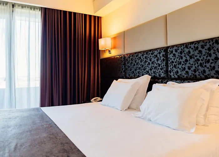 Axis Porto Business & Otel 4*