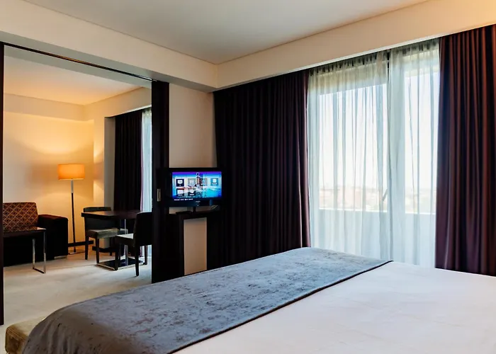 Axis Porto Business & 4*