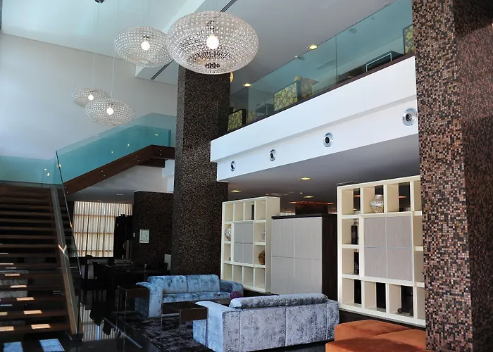 Axis Porto Business & Otel 4*