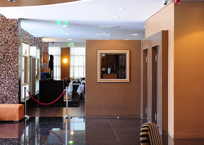 Axis Porto Business & Otel 4*