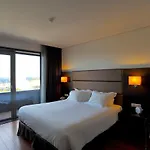 Axis Porto Business & Hotel 4*