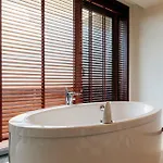 Axis Porto Business & Hotel 4*