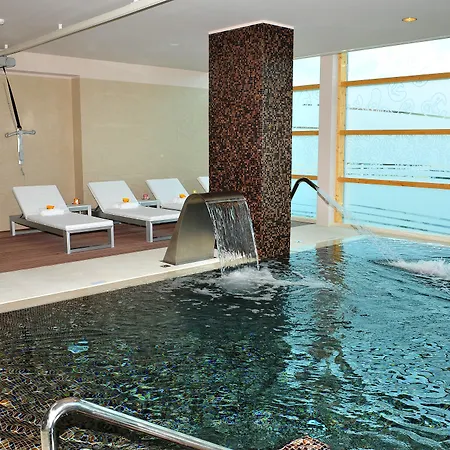 Axis Porto Business & Hotel 4*