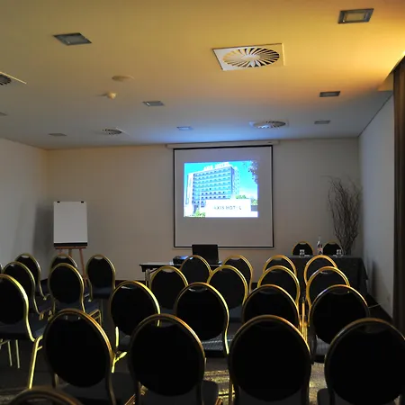 Axis Porto Business & Hotel 4*