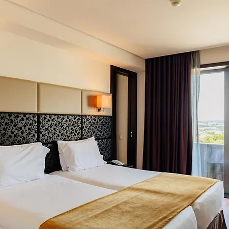 Axis Porto Business & Hotel 4*