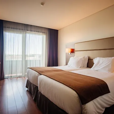 Axis Porto Business & 4*