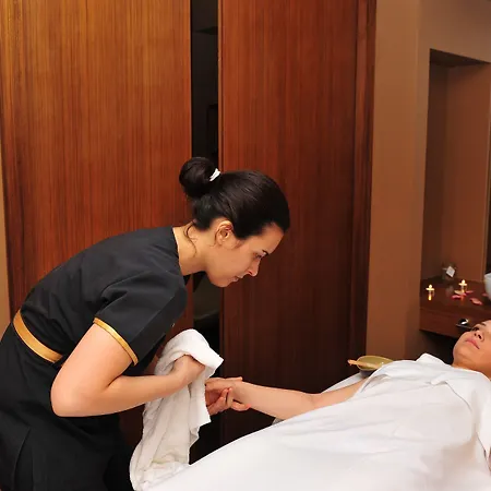 Axis Porto Business &