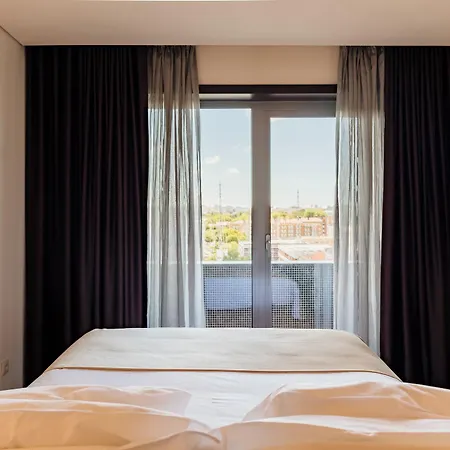 Axis Porto Business & 4*