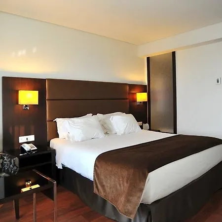 Axis Porto Business & Hotel 4*