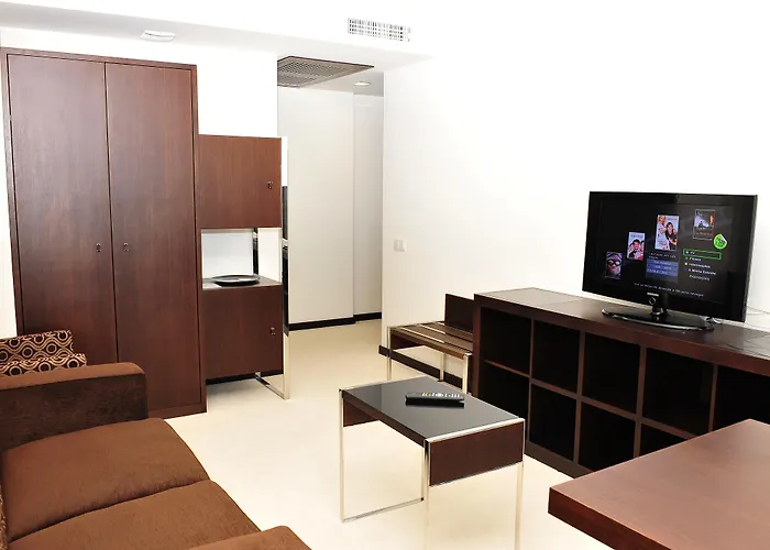 Axis Porto Business &