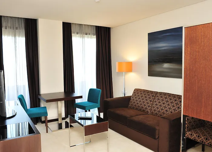 Axis Porto Business & 4* Pedroucos (Porto)