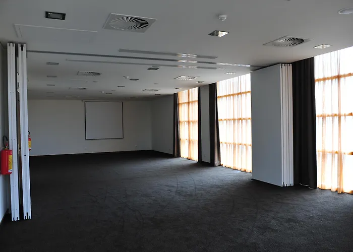 Axis Porto Business & فندق Pedroucos (Porto)