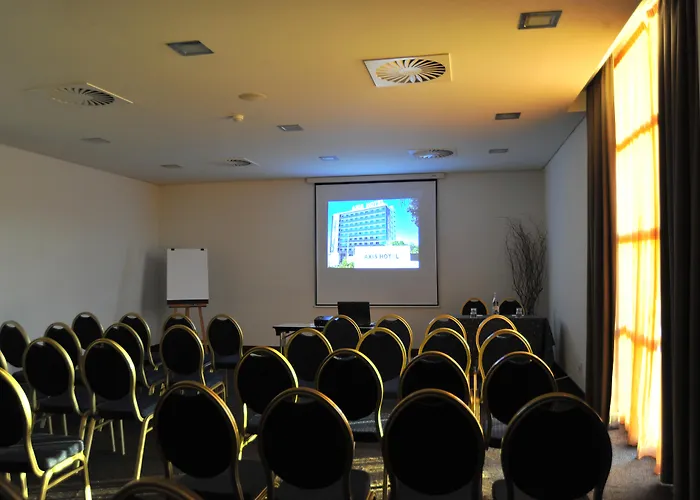 Axis Porto Business & فندق 4*