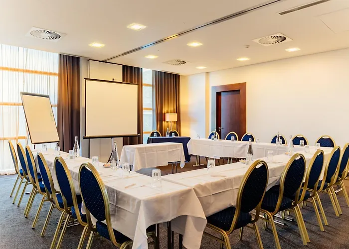 Axis Porto Business & Hotel 4*
