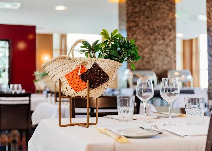 Axis Porto Business & Hotel 4*