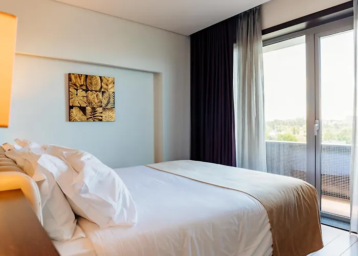 فندق Axis Porto Business & 4*