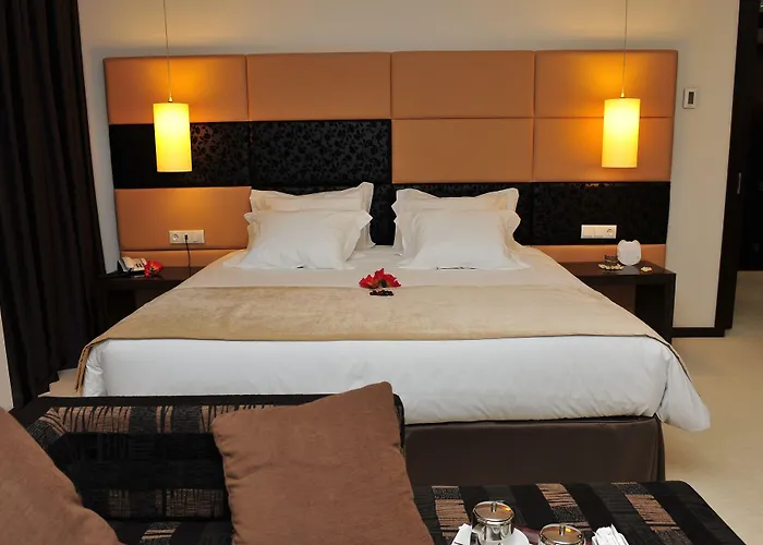 Axis Porto Business & 4* Pedroucos (Porto)